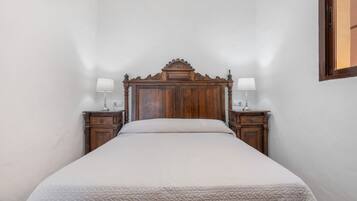 2 slaapkamers, een strijkplank/strijkijzer, wifi, beddengoed