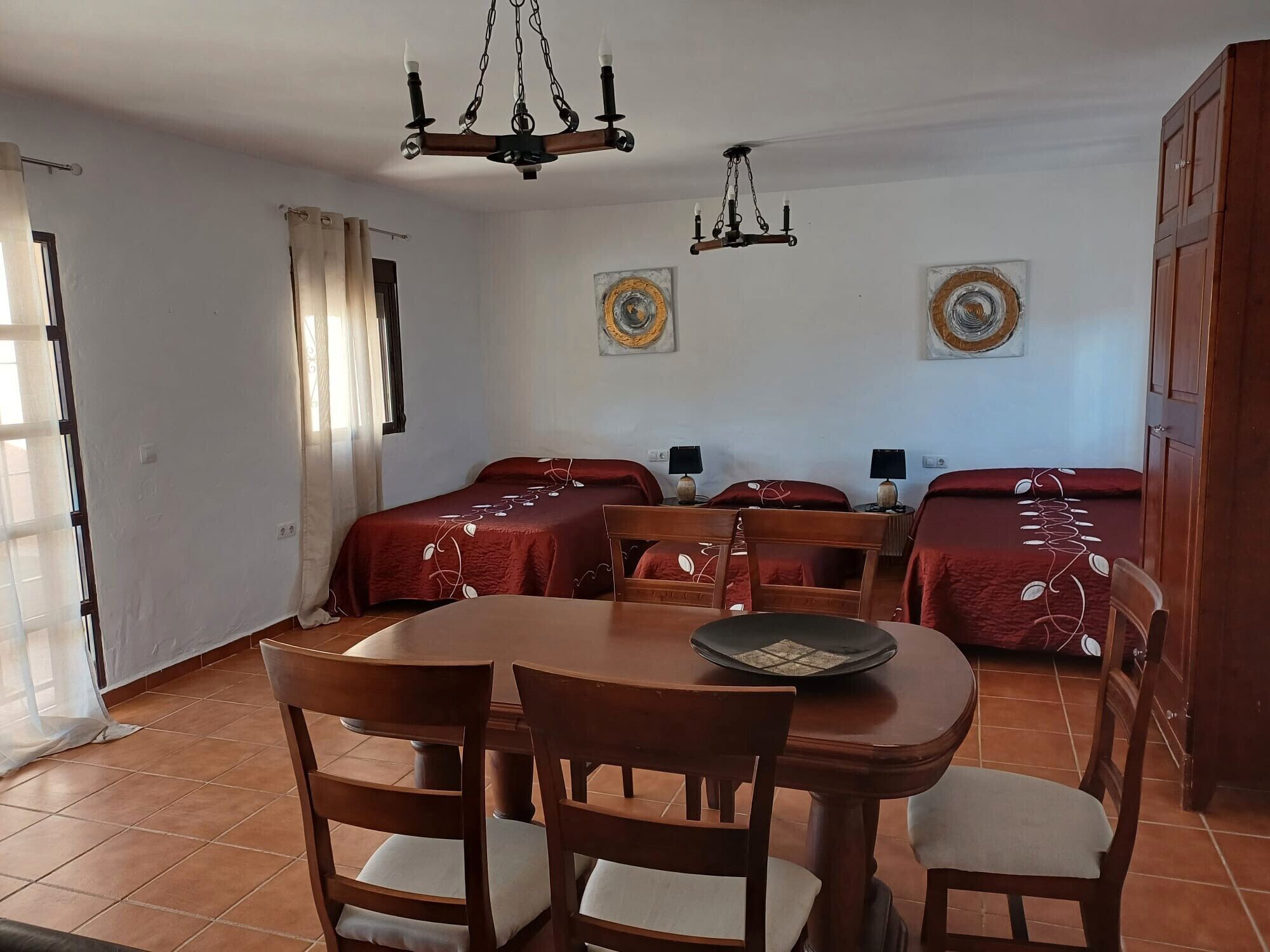 1 habitación, tabla de planchar con plancha, wifi y ropa de cama 