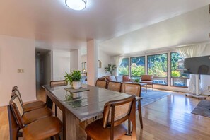 Dining - 5BR Gem, Walk to Microsoft and Near Redmond DT (Redmond)