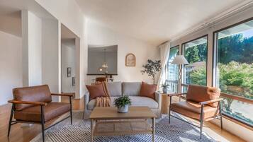 Een televisie en een kantoor