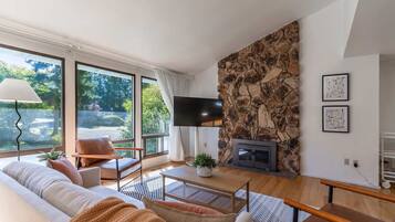 Een televisie en een kantoor