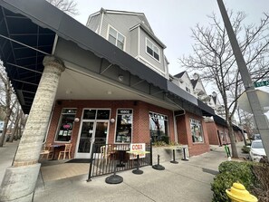 Exterior - 5BR Gem, Walk to Microsoft and Near Redmond DT (Redmond)