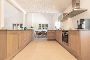 Microwave, oven, stovetop, dishwasher - Casalot, country house Almancil with private pool (Almancil)