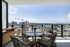 Outdoor dining - Miami Beach Retreat Cozy 1BR Steps from the Shore! (Miami Beach)