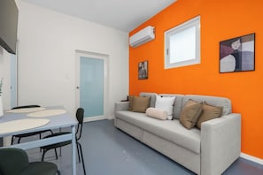 Smart TV, offices - San Juan | Shoreside Place for Fam (San Juan)