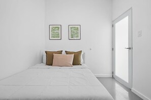 3 bedrooms, iron/ironing board, free WiFi, bed sheets - San Juan | Shoreside Place for Fam (San Juan)