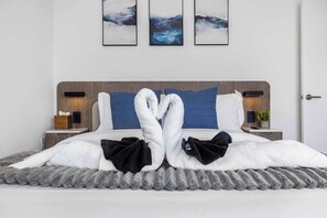 2 slaapkamers, een strijkplank/strijkijzer, reisbedje, wifi
