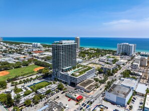 Exterior - Chic Miami Retreat | Sleeps 6 Modern Miami Retreat (Miami Beach)