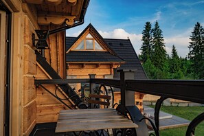 Domek 3 typu Deluxe z jacuzzi i widokiem na góry | Balcony