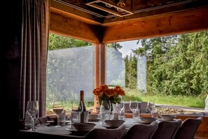 Domek 2 typu Deluxe z jacuzzi i widokiem na góry | Dining room