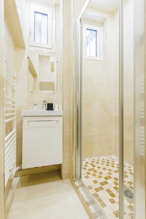 Apartment | Bathroom - Quiet Apartment 1br/4p - Place des Victoires (Paris)