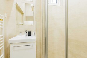 Apartment | Bathroom