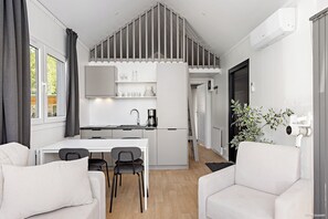 Classic Cottage | Private kitchen | Cookware/dishes/utensils