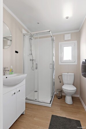 Classic Cottage | Bathroom | Shower - First Camp Skara - Sommarland (Axvall)