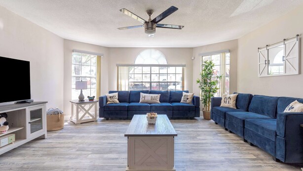 TV, offices - Quiet 3BR retreat - pool, gym & Disney close (Kissimmee)