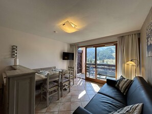TV - Ski Apartment in Montgenèvre, 4 pax, parking included (Montgenèvre)