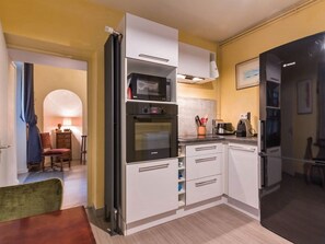 Réfrigérateur, micro-ondes, lave-vaisselle