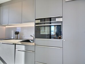 Kühlschrank, Geschirrspüler