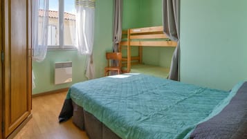 3 slaapkamers, een strijkplank/strijkijzer, wifi