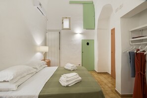 2 bedrooms, desk, WiFi, bed sheets - Apartment 'A Casa Di Legnointesta - Apt 2' with Shared Terrace, Wi-Fi and Air Conditioning (Nardò)