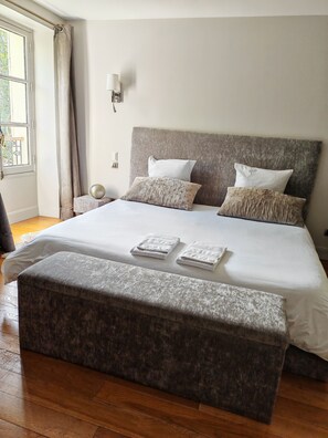 Habitación doble Deluxe (CHAMBRE 2 MARQUIS DE BERINGHEN) | Insonorización, cunas, wifi gratis y ropa de cama 