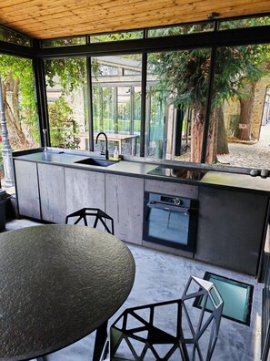 Design Apartment, Garden View (MAISON DU JARDIN) | Private kitchen - villa raspail (Ivry-sur-Seine)