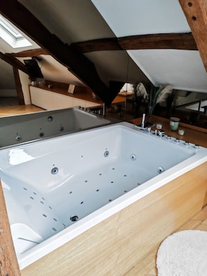 Deluxe Double Room (CHAMBRE 6 LES DE LOYNES)