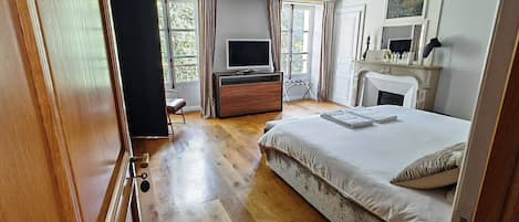 Cunas, wifi gratis y ropa de cama