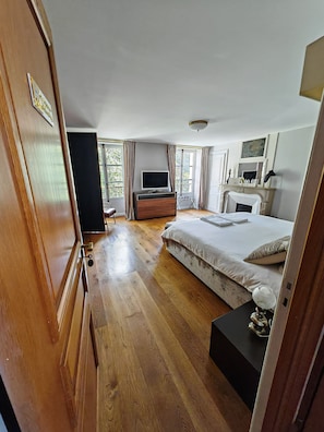 Deluxe-Doppelzimmer, Gartenblick (CHAMBRE 3 LA PRINCESSE D'AREMBERG) | Babybetten, kostenloses WLAN, Bettwäsche