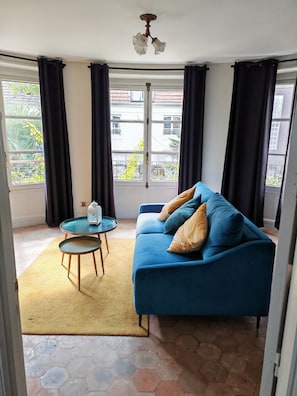 Deluxe Suite, Garden View (CHAMBRE 1 MARQUIS DE D'HUXELLES) | Living area