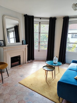 Deluxe Suite, Garden View (CHAMBRE 1 MARQUIS DE D'HUXELLES) | Living area