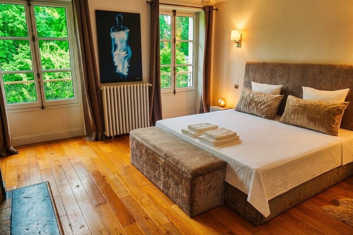 Deluxe tweepersoonskamer (CHAMBRE 2 MARQUIS DE BERINGHEN) | Geluiddichte muren, gratis wifi, beddengoed