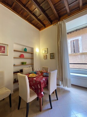 Dining - In the heart of Rome, 5 minutes from the Pantheon, Piazza Venezia and Campo de Fiori (Roma)