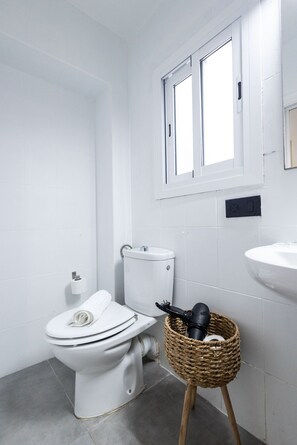 Shower, hair dryer - Marina by Concept Flats (Valencia)