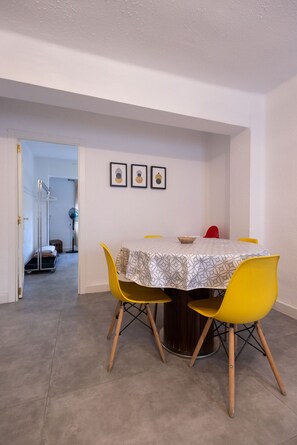 Dining - Marina by Concept Flats (Valencia)