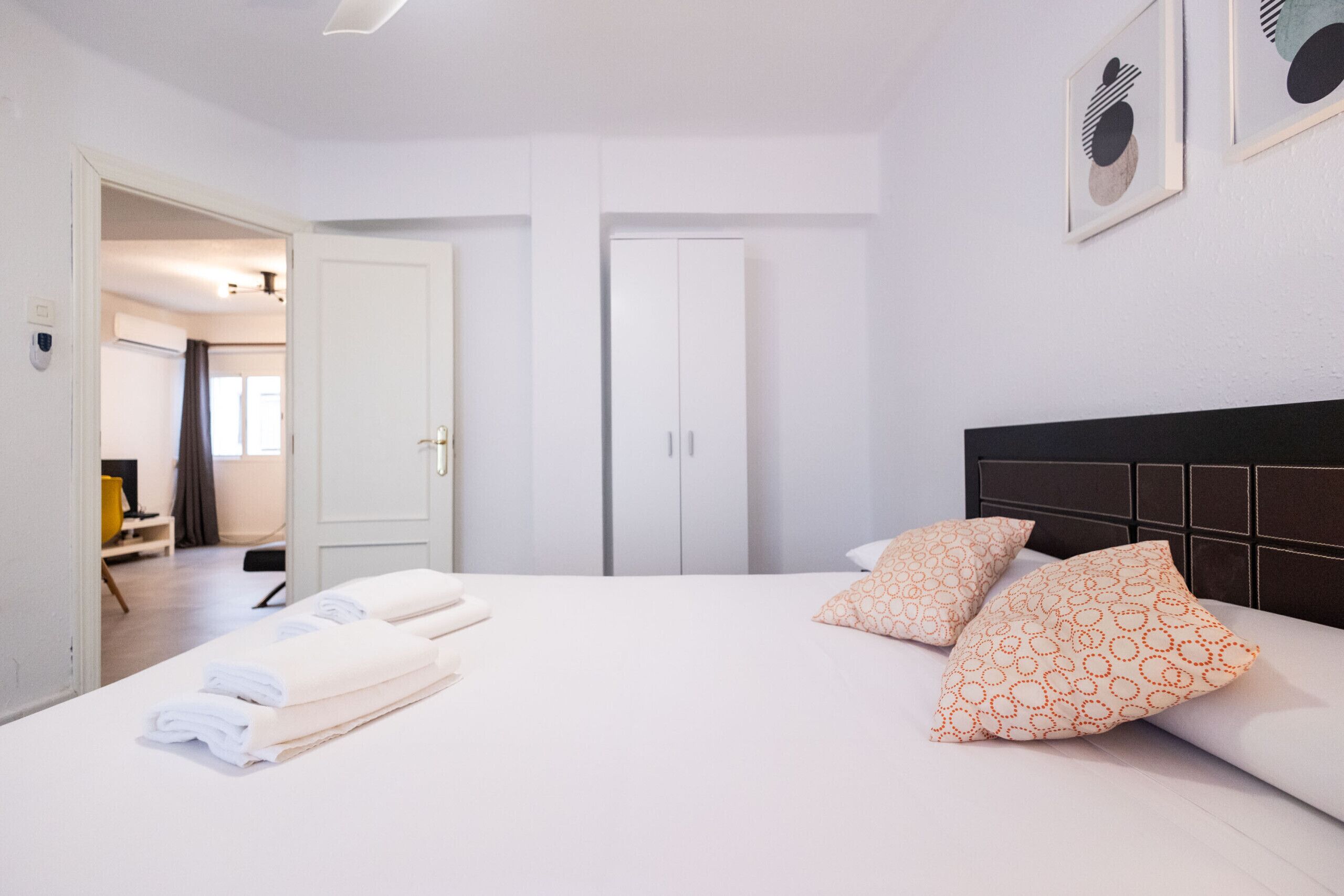 2 habitaciones, tabla de planchar con plancha y wifi gratis 