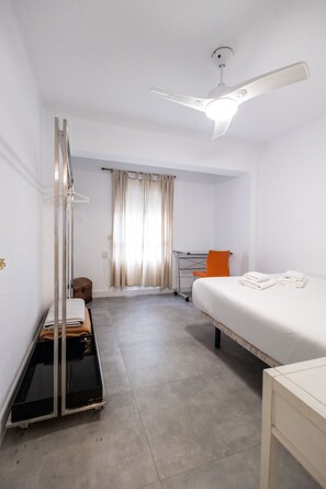 2 bedrooms, iron/ironing board, free WiFi