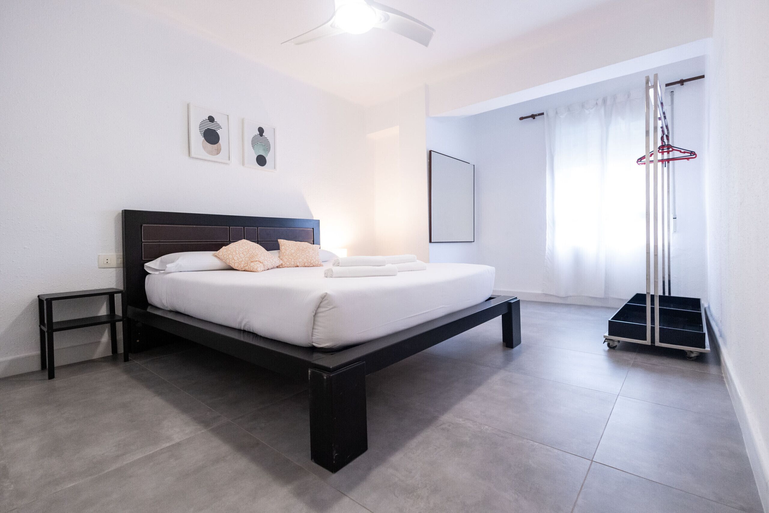 2 bedrooms, iron/ironing board, free WiFi