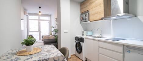 Fridge, microwave, oven, coffee/tea maker