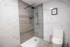 淋浴设施、吹风机