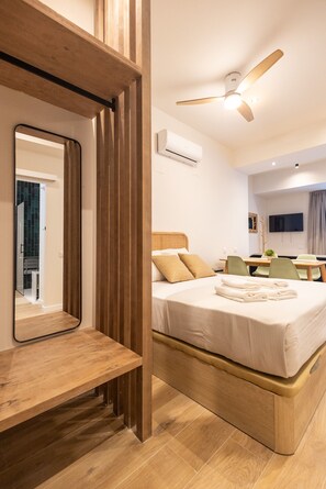 1 bedroom, bed sheets