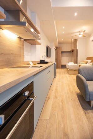 Fridge, microwave, oven, coffee/tea maker - Porto by Concept Flats (Valencia)