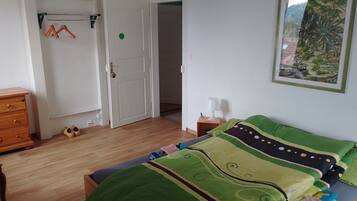 2 bedrooms, WiFi, bed sheets