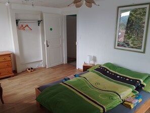 2 bedrooms, WiFi, bed sheets