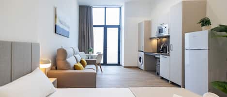 アイロン / アイロン台、WiFi (無料)、ベッドシーツ