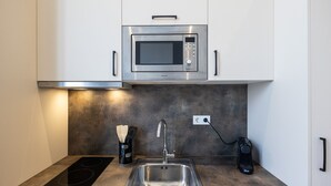 Private kitchen - Les arts Turia 1 by Concept Flats (Valencia)