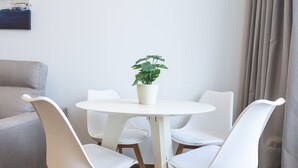 Dining - Les arts Turia 1 by Concept Flats (Valencia)