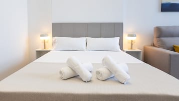 Tabla de planchar con plancha, wifi gratis, ropa de cama