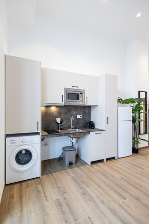 Fridge, microwave, oven, dishwasher