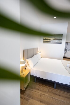 Een strijkplank/strijkijzer, gratis wifi, beddengoed